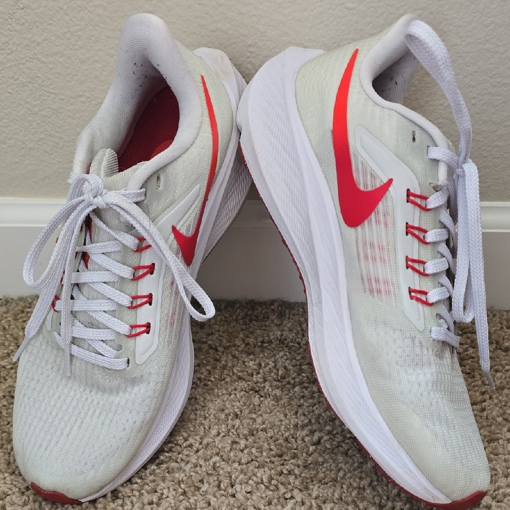 Nike White and Red Athletic Shoes with Streamlined Design
